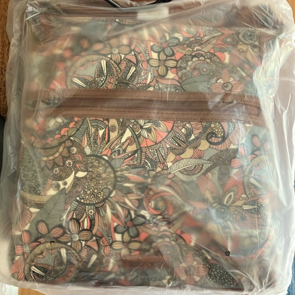Beautiful Floral Patterned Cross Body Bag! - Picture 3 of 4